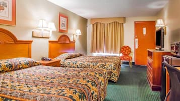 Een kluis op de kamer, een bureau, gratis wifi, beddengoed