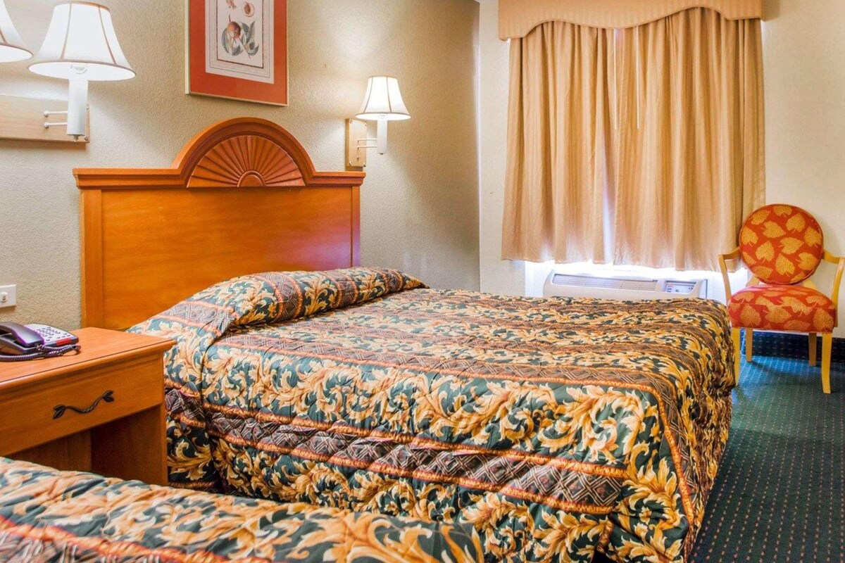 خزنة داخل الغرفة ومكتب وواي فاي مجانًا وملاءات أسرّة