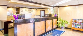 劳雷尔山 73 号高速公路罗德威酒店