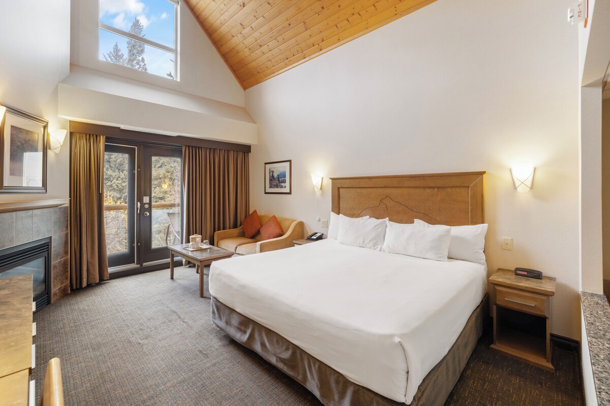 Suite, 1 King Bed, Jetted Tub | In-room safe, desk, blackout drapes, iron/ironing board