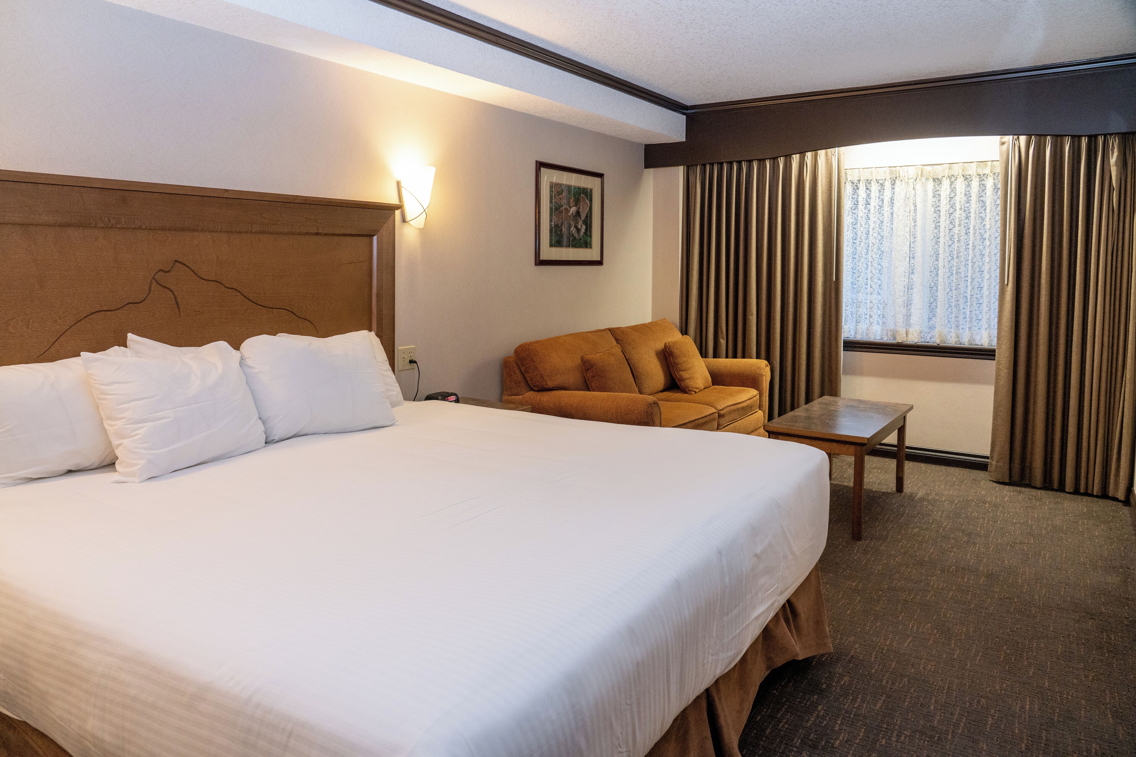 Rom – superior, flere senger | Safe på rommet, skrivebord, blendingsgardiner og strykejern/-brett