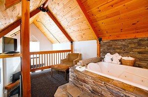 Premier Loft, 1 King Bed, Jetted Tub | 1 bedroom, in-room safe, desk, blackout curtains