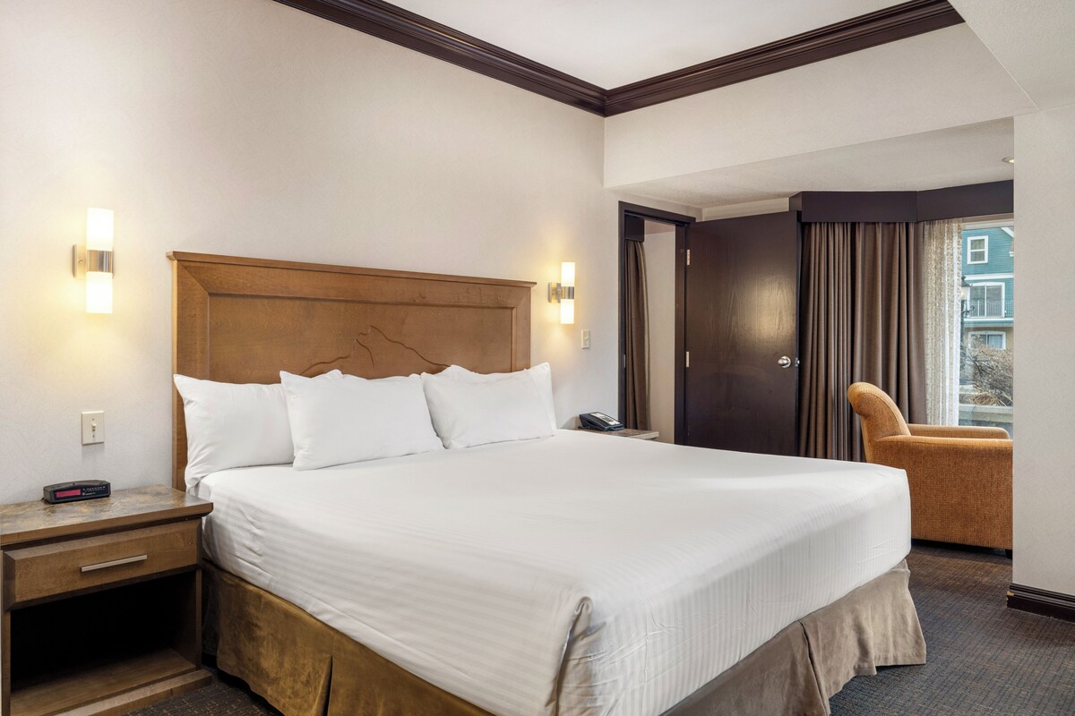 2 Bedroom, King Queen | In-room safe, desk, blackout drapes, iron/ironing board