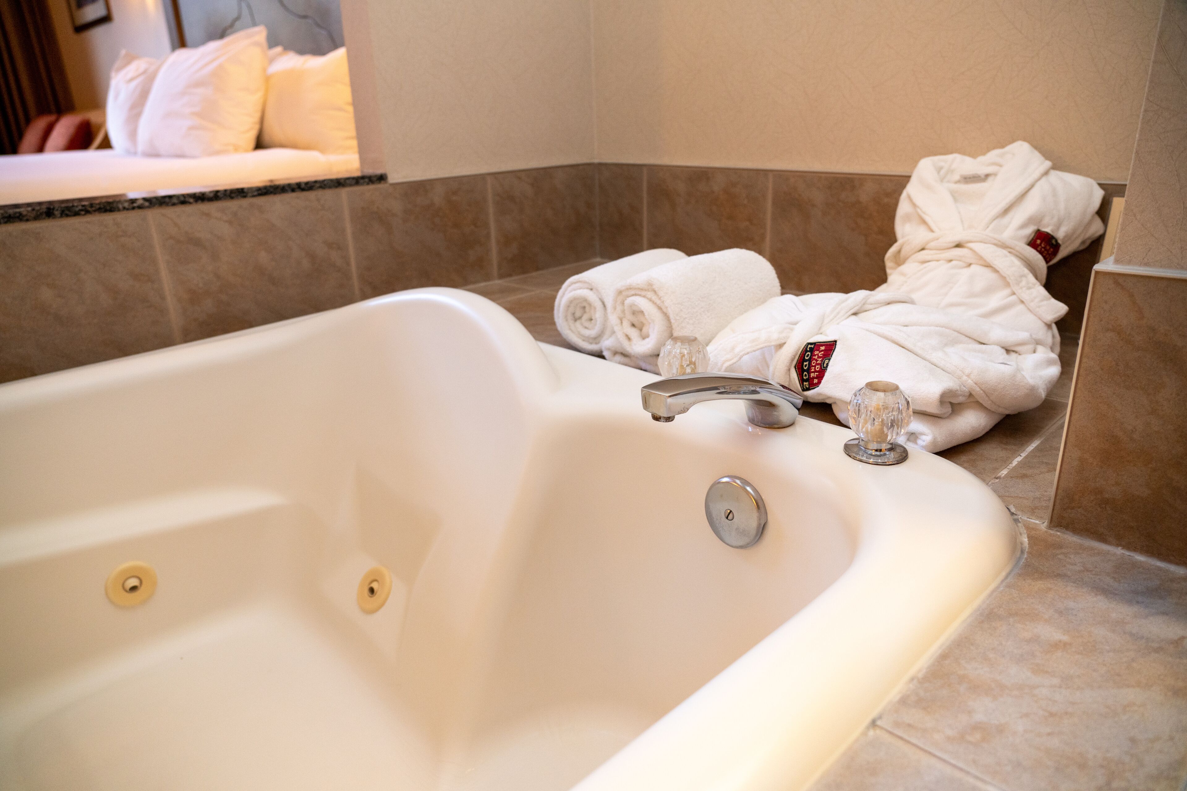 suite, 1 king bed, jetted tub | jetted bathtub