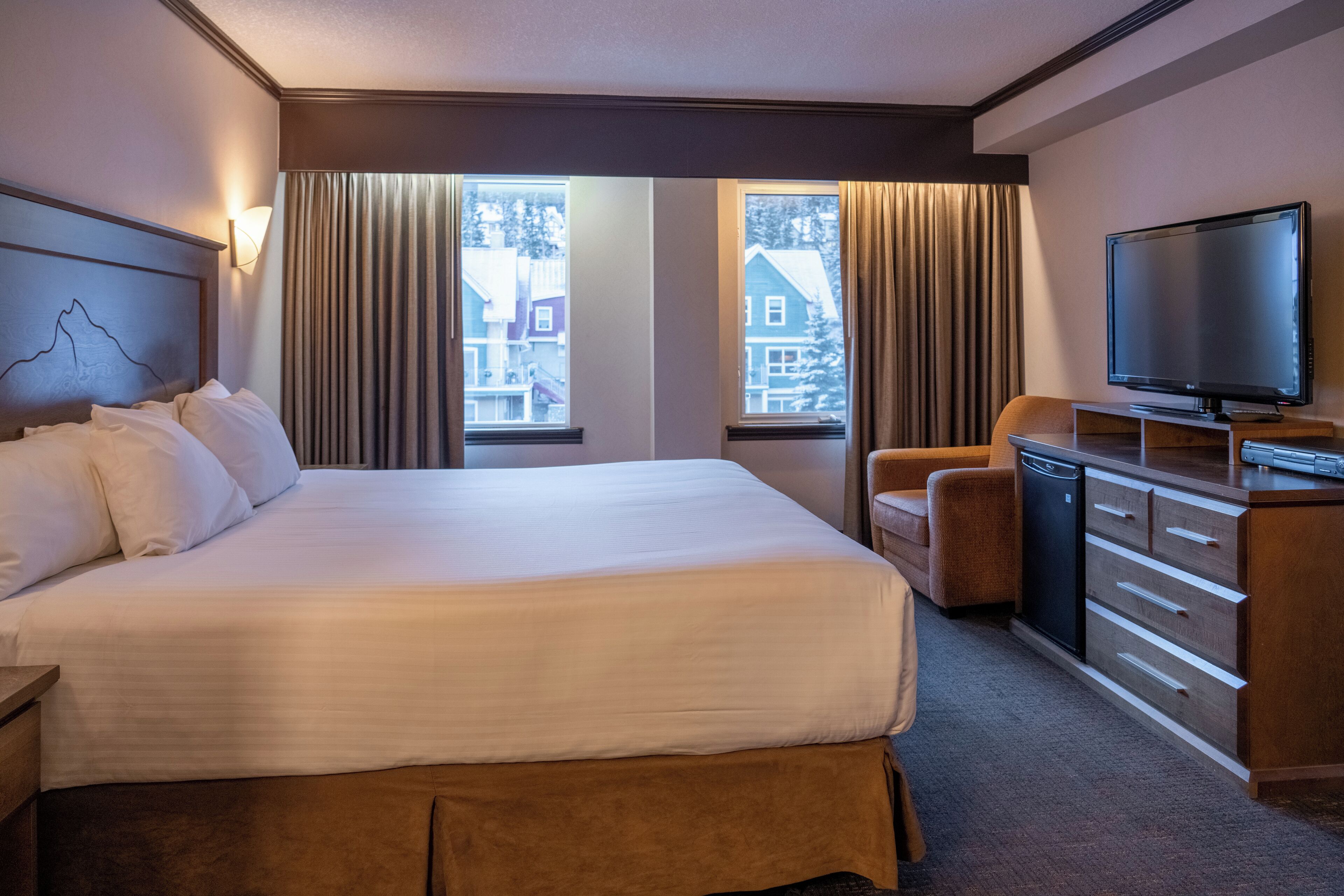 Rom – superior | Safe på rommet, skrivebord, blendingsgardiner og strykejern/-brett