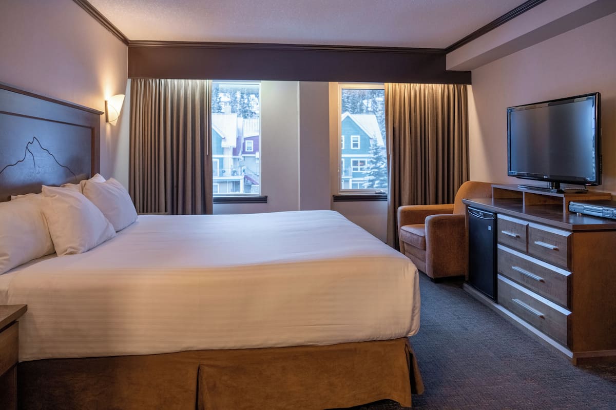 Rom – superior | Safe på rommet, skrivebord, blendingsgardiner og strykejern/-brett