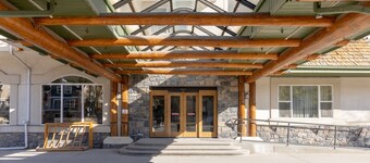 Rundlestone Lodge