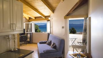 Superior Studio | 1 bedroom, premium bedding, pillow-top beds, in-room safe
