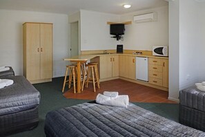 Family Room, 1 Bedroom