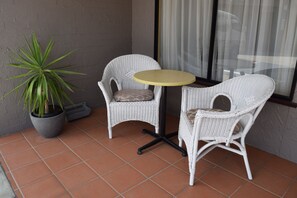 Habitación estándar con 2 camas individuales | Terraza o patio