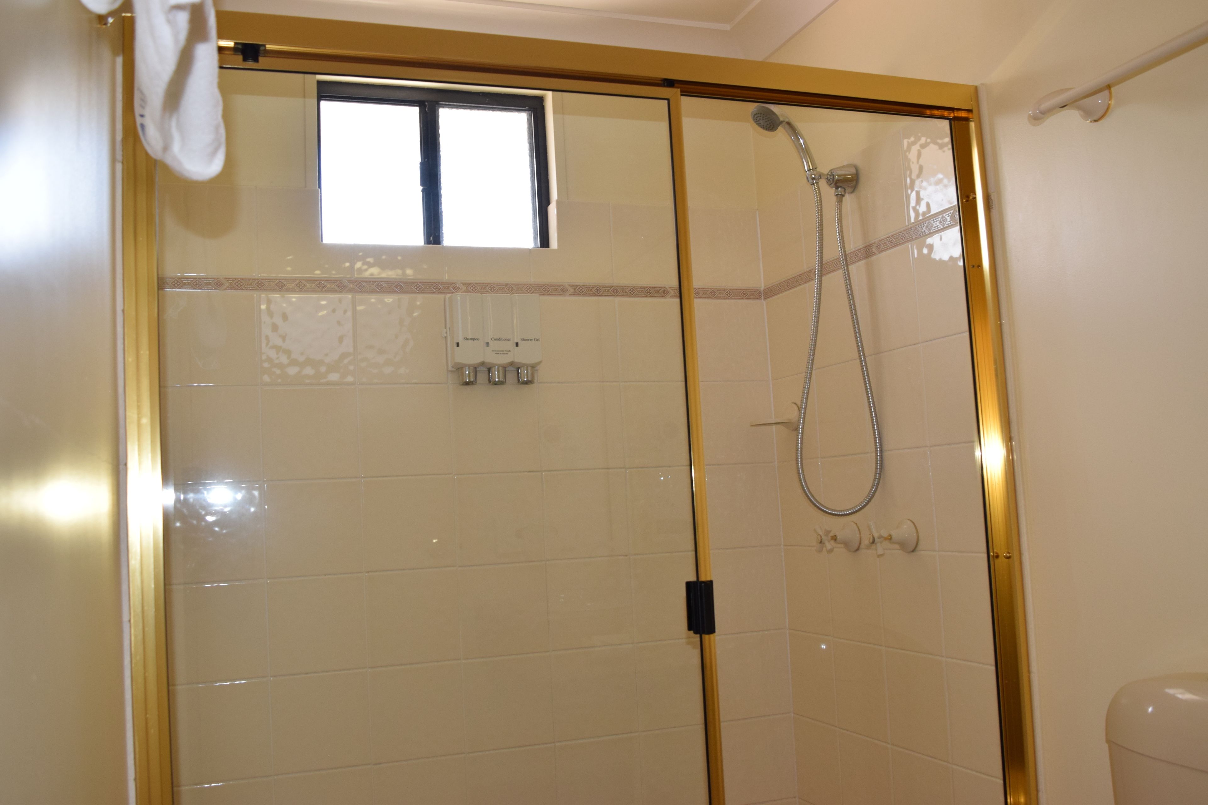 Habitación estándar con 2 camas individuales | Regadera en el baño