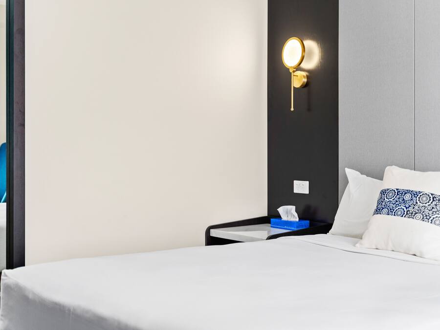 Ropa de cama de alta calidad, escritorio y wifi gratis