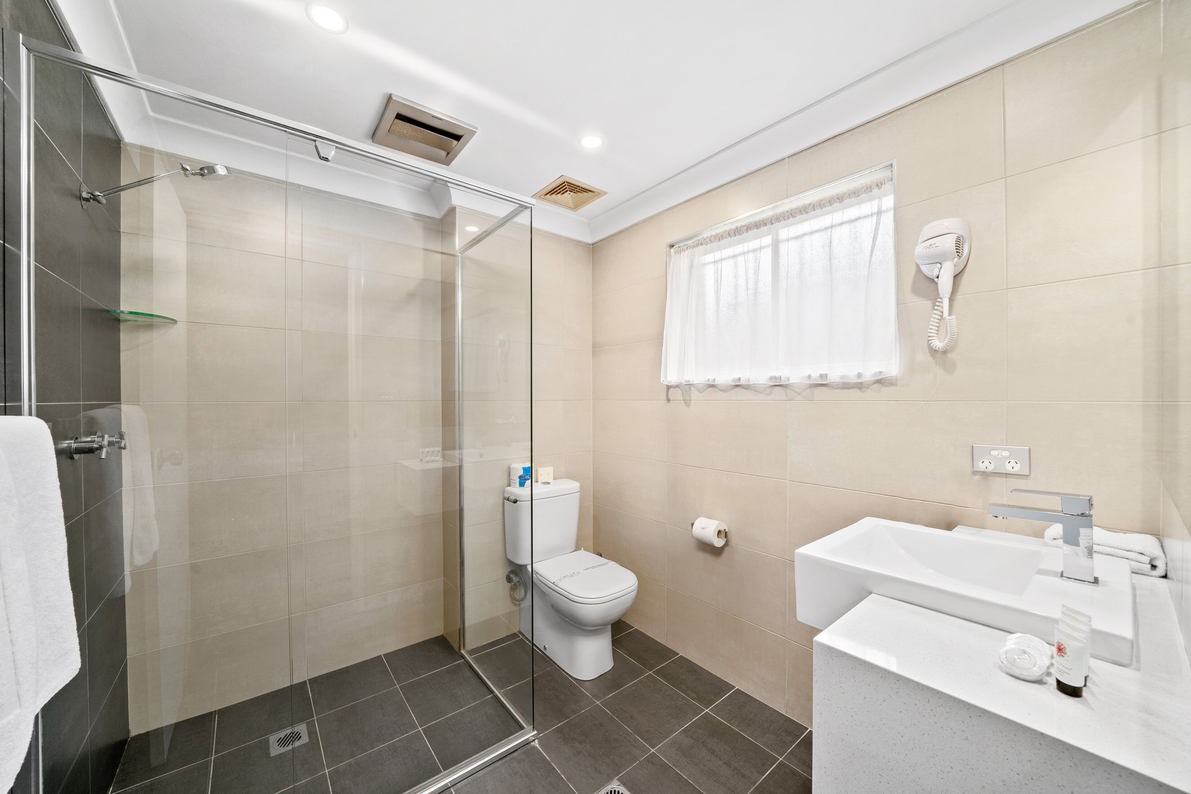 Photo - WM Hotel Bankstown