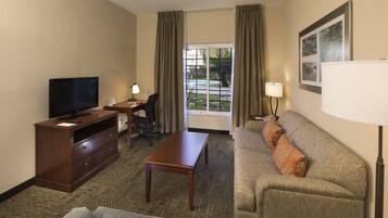 Suite, 2 habitaciones, cocina | Caja de seguridad en la habitación y escritorio