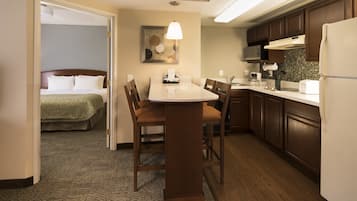 大冰箱、微波炉、炉灶、洗碗机