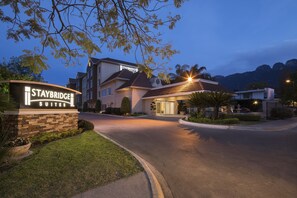 Exterior - Staybridge Suites Monterrey - San Pedro by IHG (San Pedro Garza García)