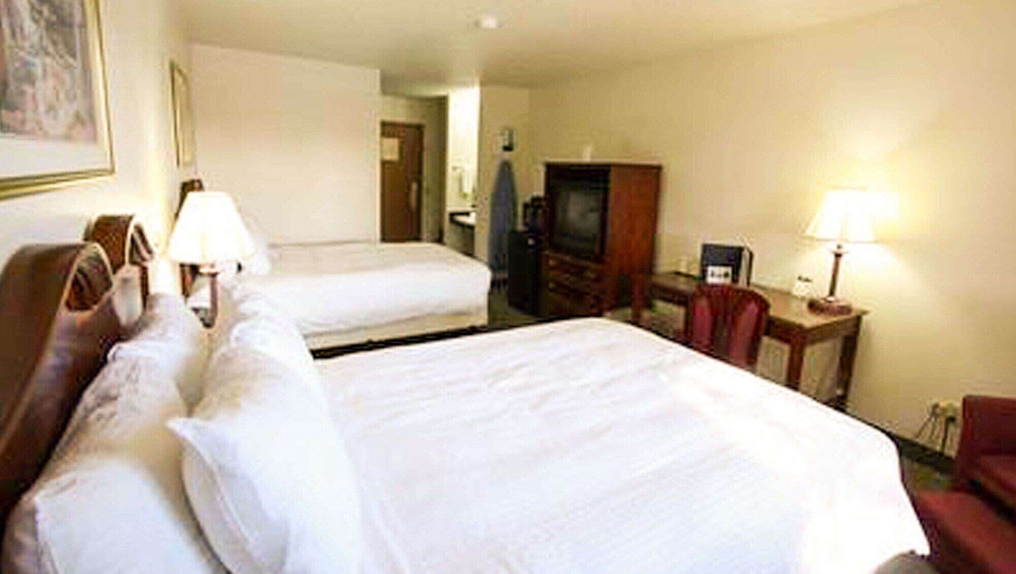 1 bedroom, desk, laptop workspace, blackout curtains