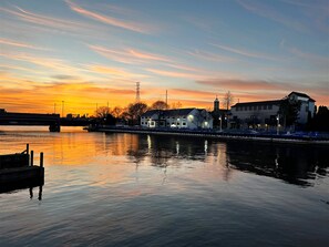 Exterior - Harbor Winds Hotel (Sheboygan)