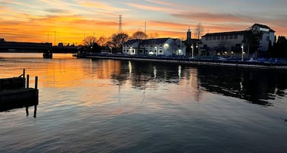 Harbor Winds Hotel