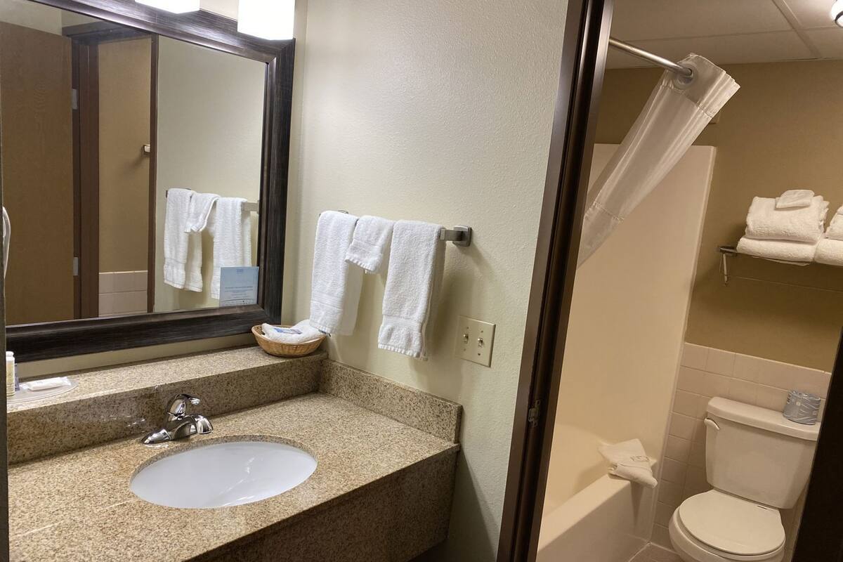 Baño | Amenidades de baño gratuitas, secadora de cabello, toallas, jabón
