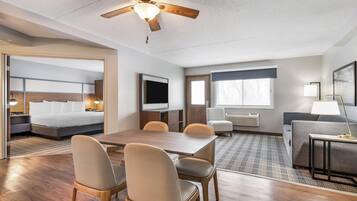 Suíte luxo, 1 cama King, para não fumantes | Edredons de pluma, cofres nos quartos, escrivaninha