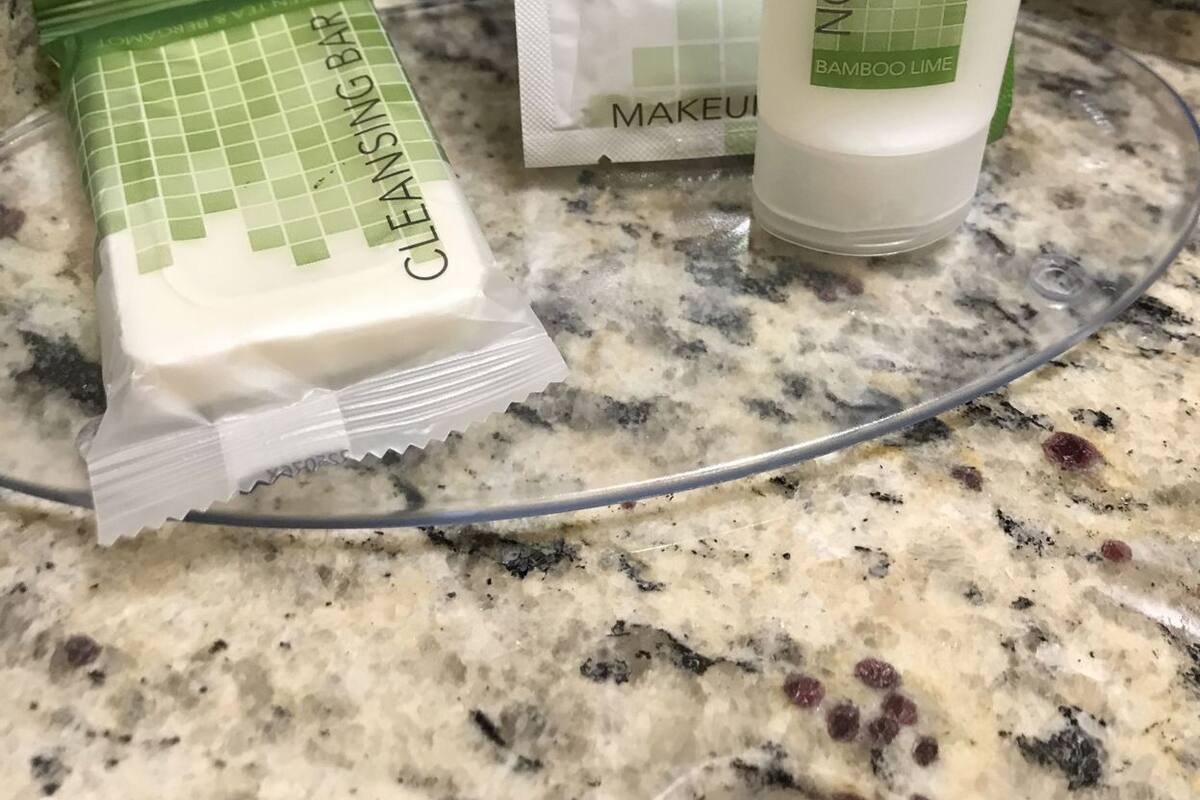 Amenidades de baño | Amenidades de baño gratuitas, secadora de cabello, toallas, jabón