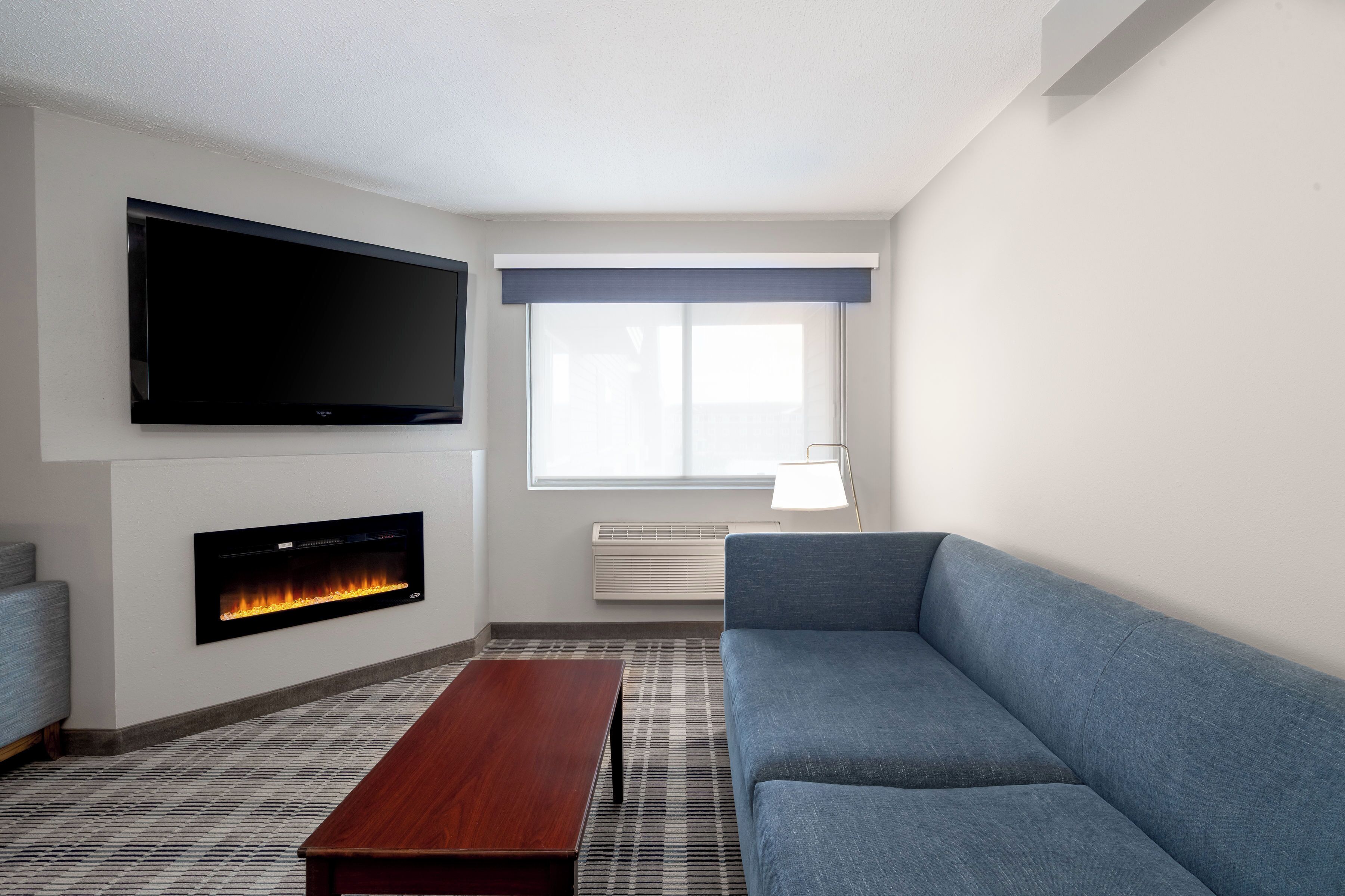 premier suite, 1 king bed, non smoking | down duvets, in-room safe, desk, laptop workspace