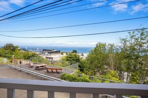 Standard Room, 1 King Bed, Non Smoking | Exterior