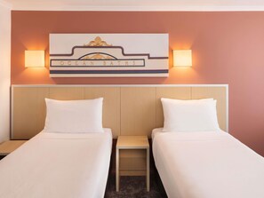 In-room safe, laptop workspace, blackout drapes, iron/ironing board