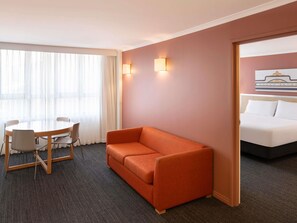 Deluxe Suite, 2 Bedrooms (King) | In-room safe, laptop workspace, blackout drapes, iron/ironing board - Mercure Newcastle (Newcastle West)