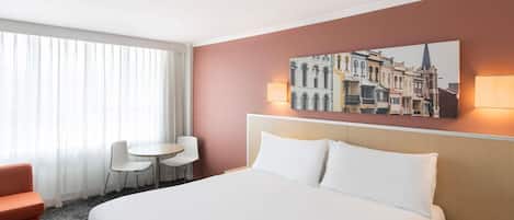 Standard King Room | In-room safe, laptop workspace, blackout drapes, iron/ironing board