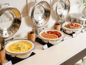 Daily full breakfast (AUD 28 per person)