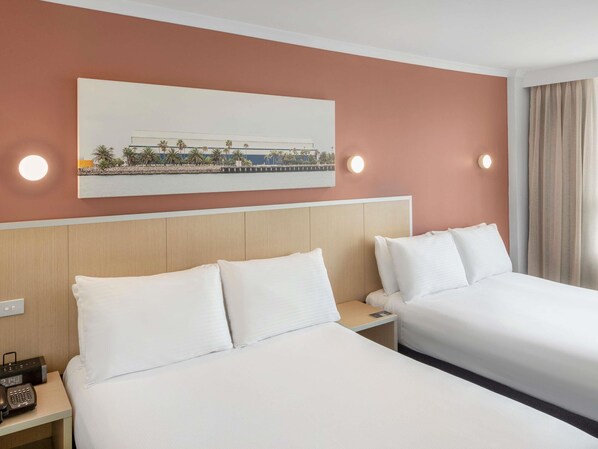 高級雙床房, 2 張標準雙人床 | 客房內保險箱、筆電工作空間、遮光布/窗簾、熨斗/熨衣板