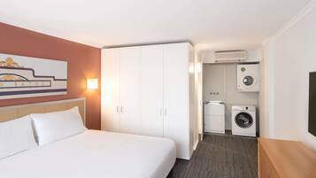Deluxe Suite, 2 Bedrooms (King) | In-room safe, laptop workspace, blackout drapes, iron/ironing board