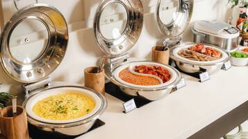 Daily full breakfast (AUD 28 per person)