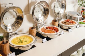 Daily full breakfast (AUD 28 per person)