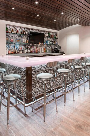 Bar (on property) - Rochester Airport Marriott (Rochester)