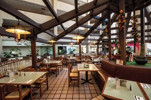 4 restaurants, breakfast, lunch, dinner served; Mexican cuisine