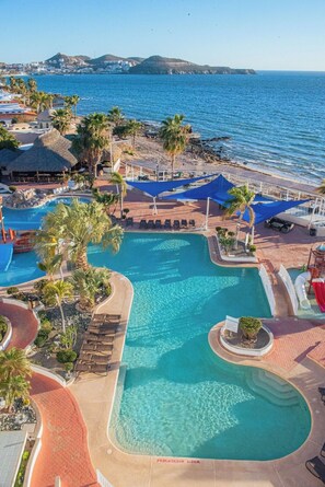2 outdoor pools, pool umbrellas
