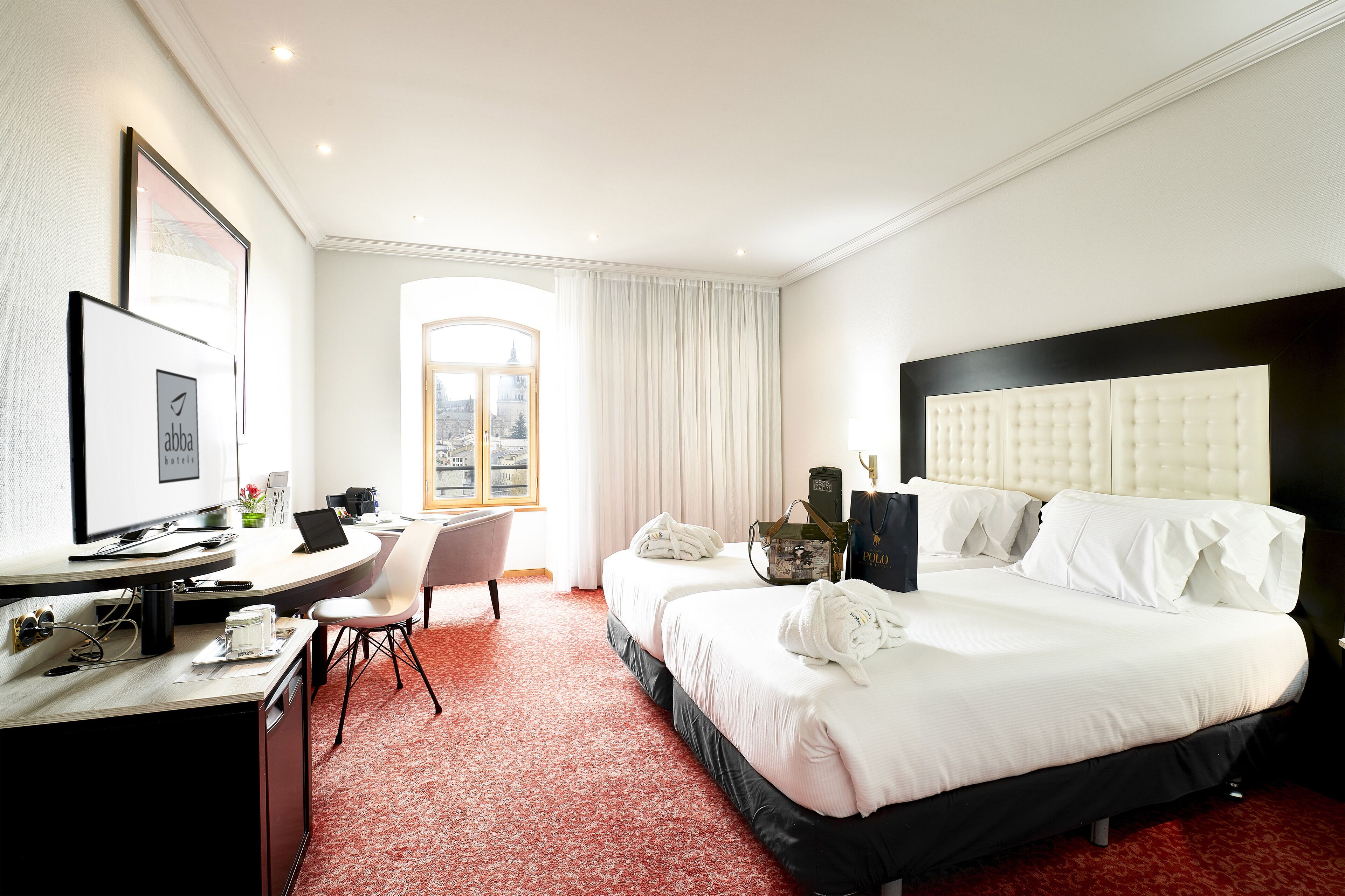 premium room | 1 bedroom, minibar, in-room safe, desk