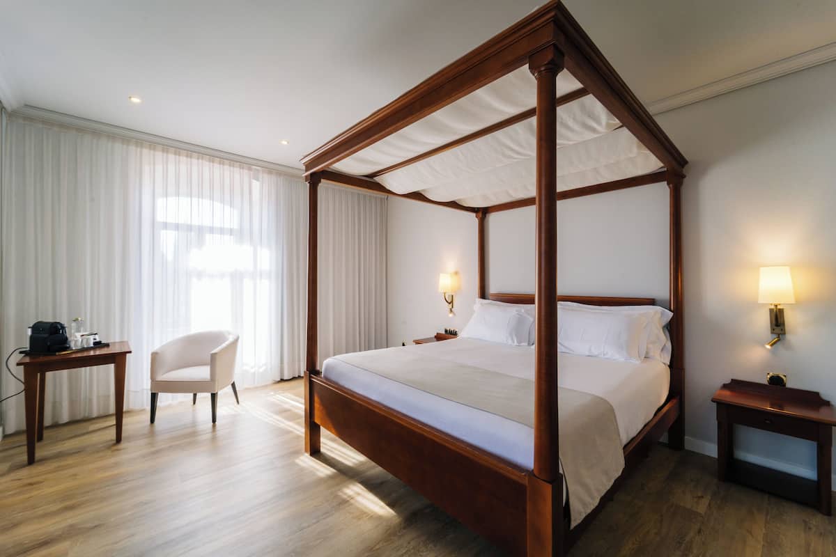 Suíte júnior | 1 quarto, frigobar, cofres nos quartos, escrivaninha