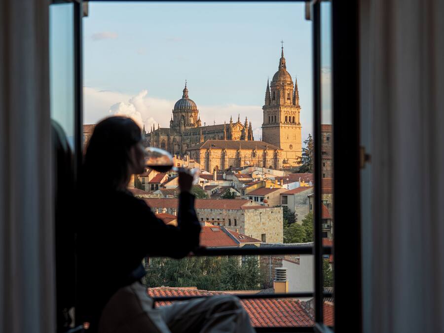 Junior Suite | Minibar, in-room safe, desk, laptop workspace