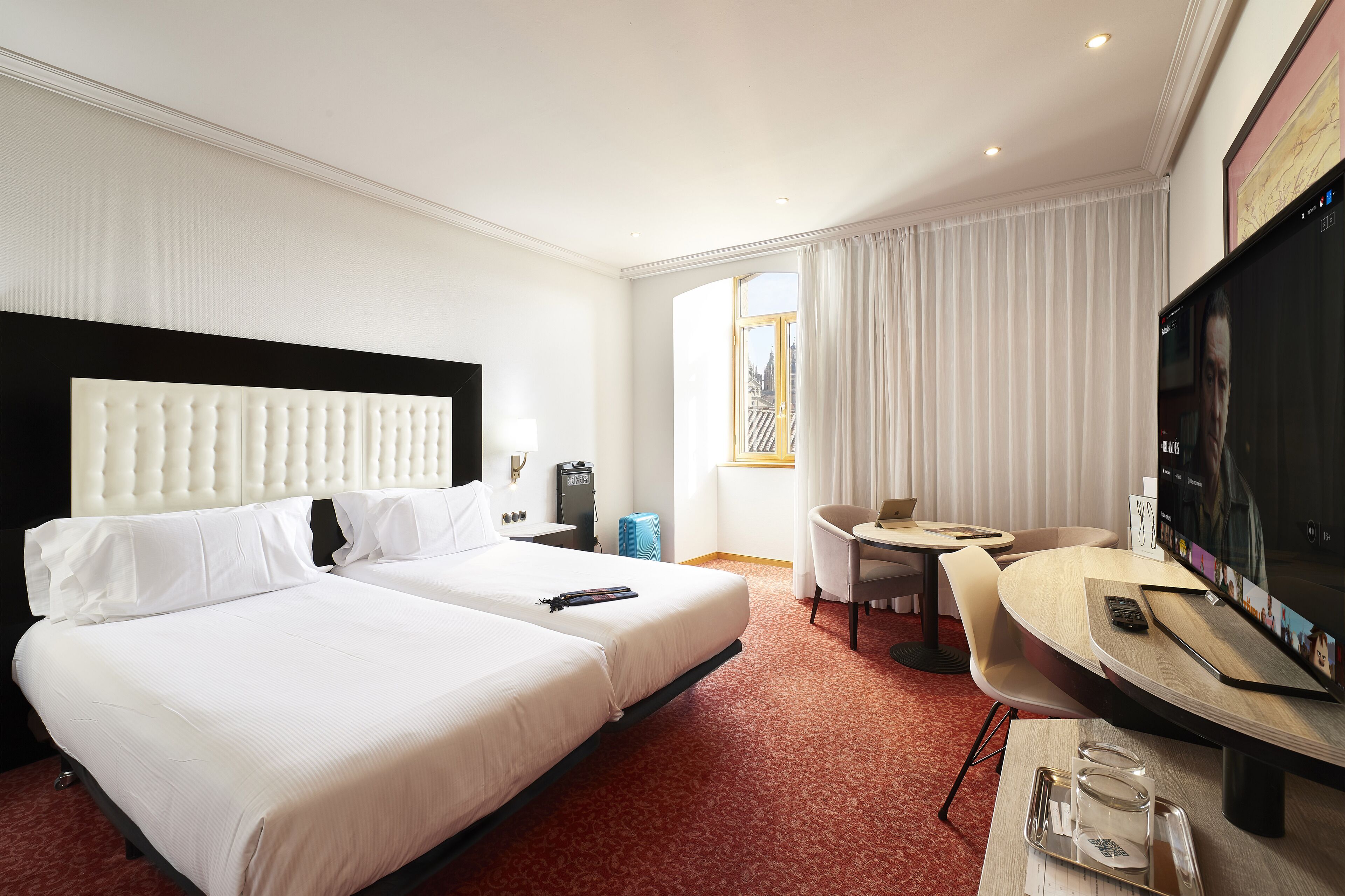 standard room, city view | 1 bedroom, minibar, in-room safe, desk