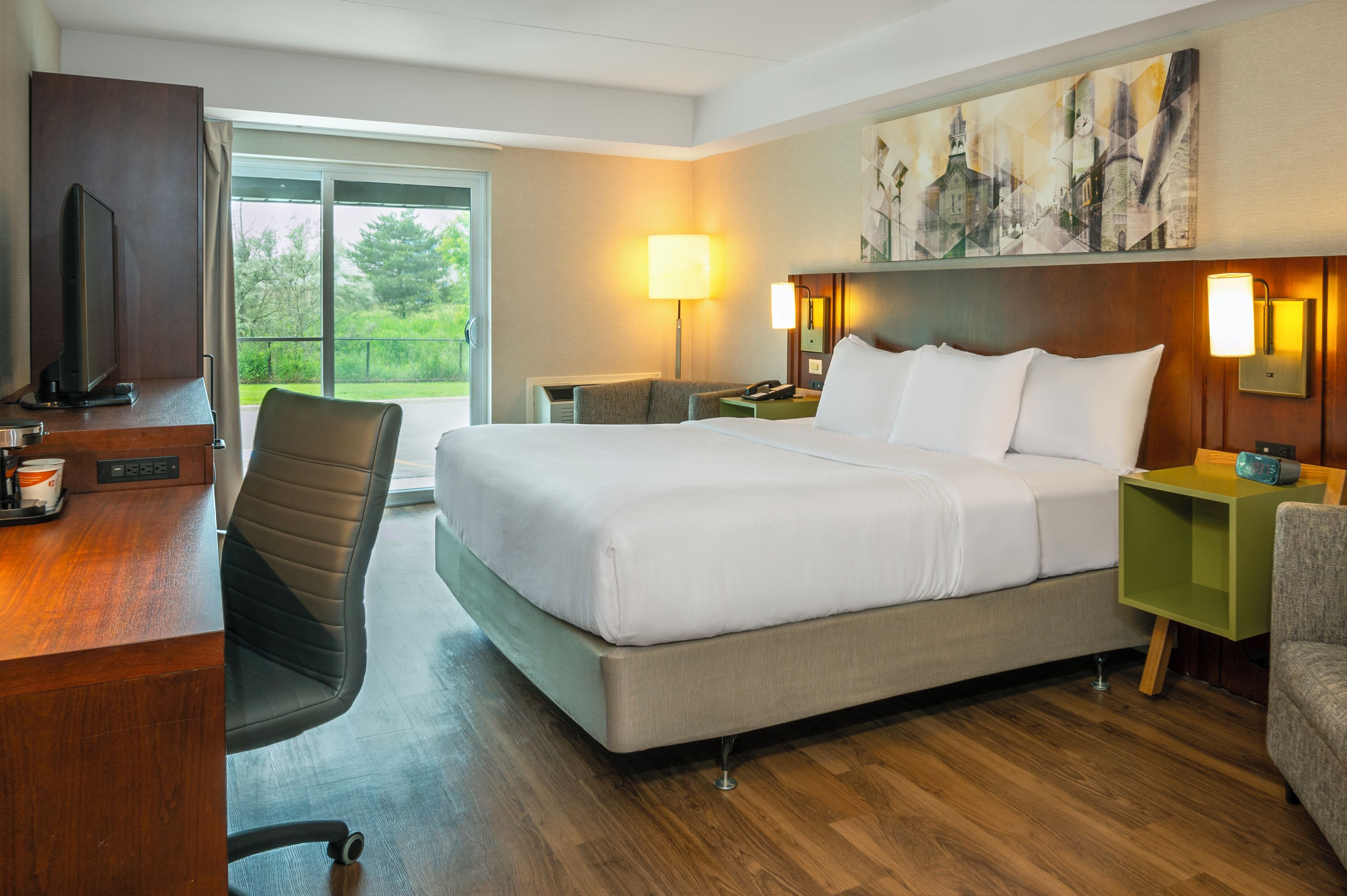 Chambre, 1 très grand lit et 1 canapé-lit, non-fumeur (Pet-Friendly) | Literie de qualité, lit avec matelas à plateau-coussin, bureau