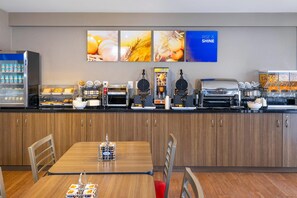 Buffet déjeuner gratuit tous les jours