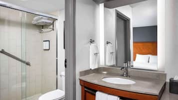 Duschwanne, Designer-Toilettenartikel, Haartrockner, Handtücher