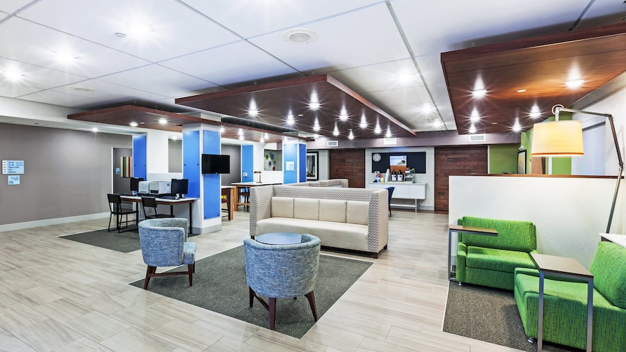 Holiday Inn Express Hotel & Suites Dallas Lewisville by IHG