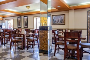 Lunch and dinner served - Best Western Hotel Plaza Matamoros (Matamoros)