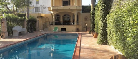 Outdoor pool, open 10 AM to 9 PM, pool loungers