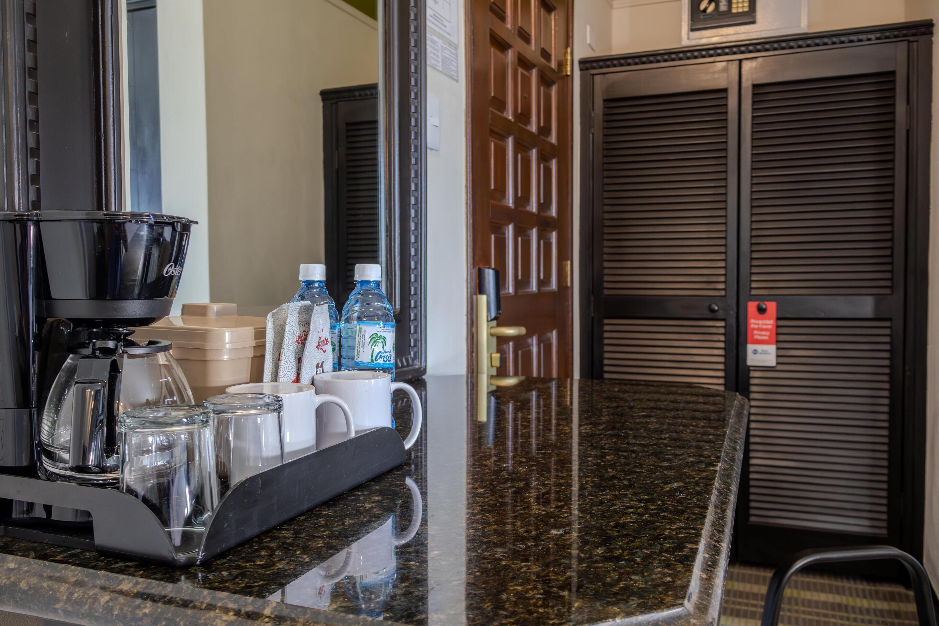 standard room, 1 king bed, non smoking | room amenity